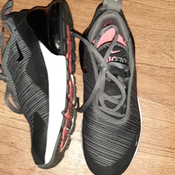 Nike airmax 270 (GS) girls 12c - Picture 5 of 7